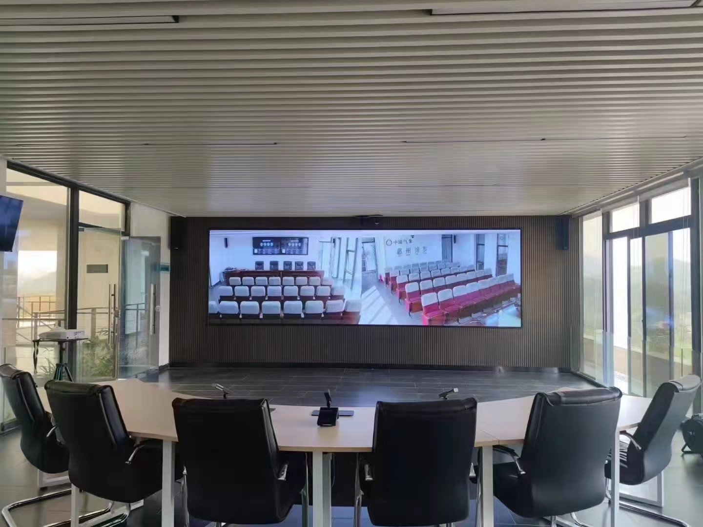 تصميم نظام مؤتمرات لقاعة مبنى المكاتب متعددة الوظائف